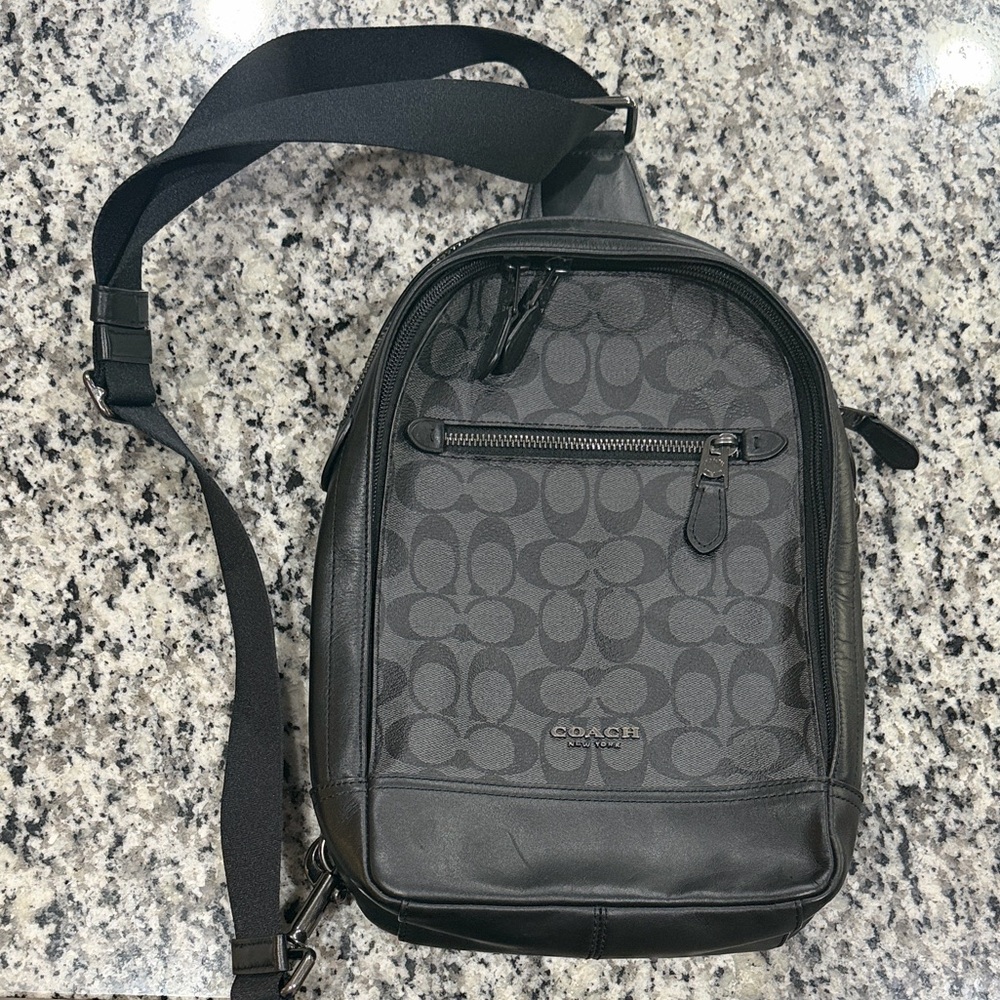 Coach Mens F37573 Graham Pack in Signature Canvas Charcoal/black